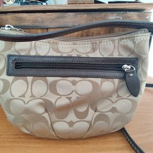 Authentic Coach shoulder bag tan with side zipper.